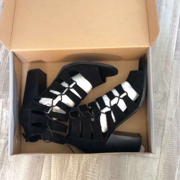 Sandals - Picture 8 of 8